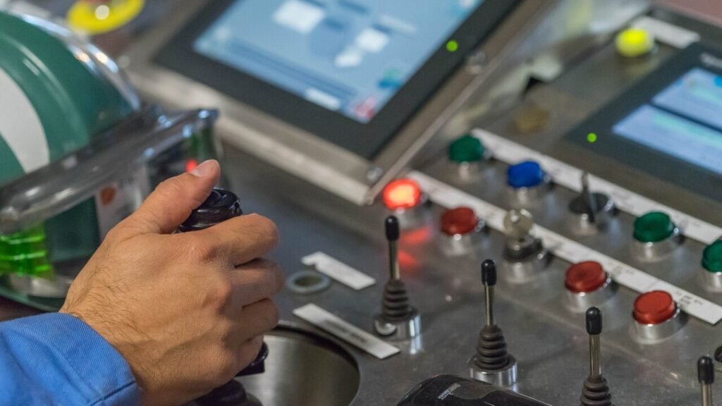 Tarifvertrag Stahlindustrie als PDF herunterladen – Gehaltstabellen und Arbeitsbedingungen