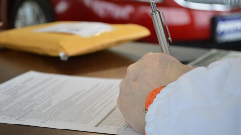 Tarifvertrag Berufskraftfahrer als PDF herunterladen – Gehaltstabellen und Arbeitsbedingungen
